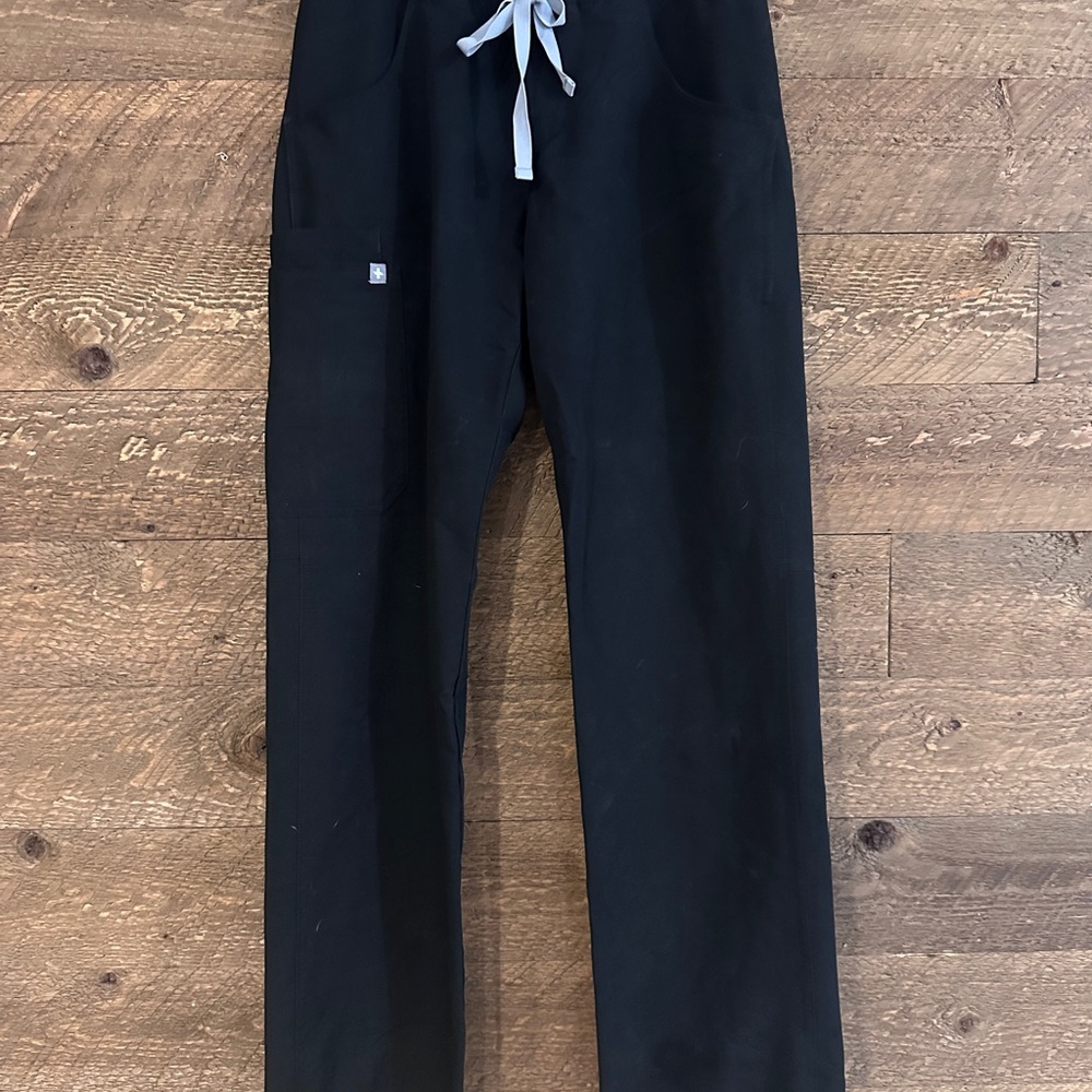 Figs Black Womens Kade Cargo Scrub Pants